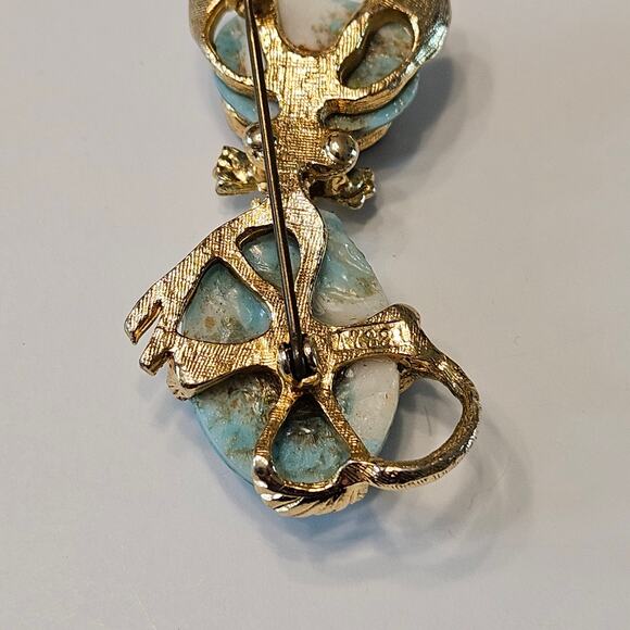Distinctive Sphinx Cat Brooch:  Gold-Plated, Faux Turquoise, Red Crystal Eyes - Picture 2 of 12